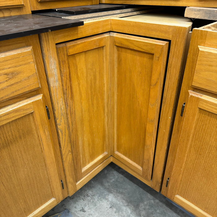 Traditional Oak Finished 10-Piece Cabinet Set