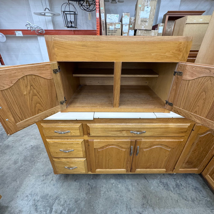 Oak Cathedral Arched Raised Panel Cabinet Set w/ Penninsula