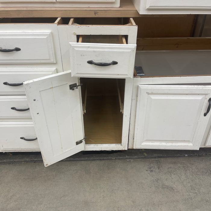 White Cathedral Arched Raised Panel Cabinet Set