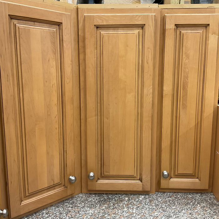 Golden Maple-Stained Raised Panel Cabinet Set w/Peninsula