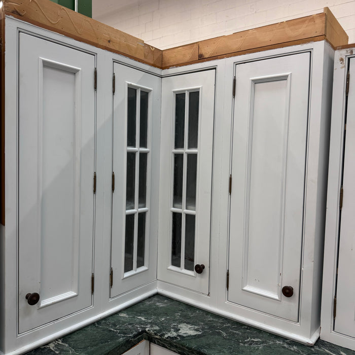 Traditional Inset White Cabinet Set W/ Banquette