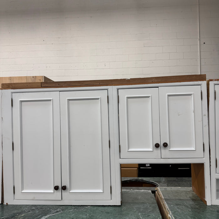 Traditional Inset White Cabinet Set W/ Banquette