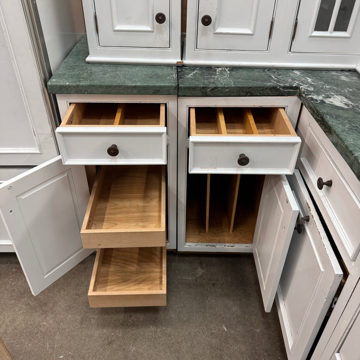 Traditional Inset White Cabinet Set W/ Banquette