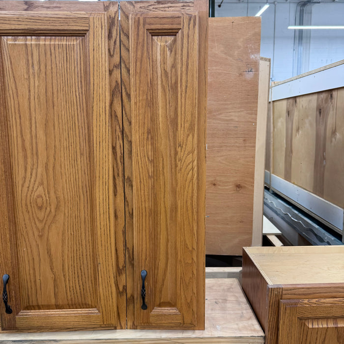 Kraft Maid Cabinetry Oak Finished Cabinet Set