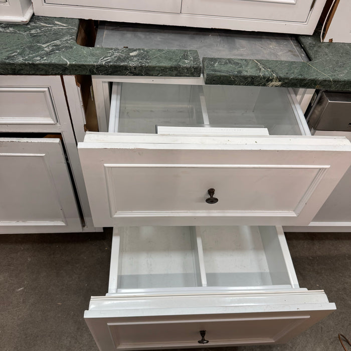 Traditional Inset White Cabinet Set W/ Banquette