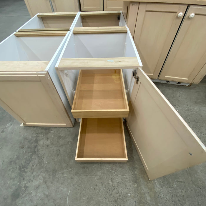Traditional Blonde Cabinet Set w/Asymmetrical Island