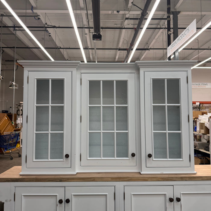 Traditional Inset White Cabinet Set W/ Banquette