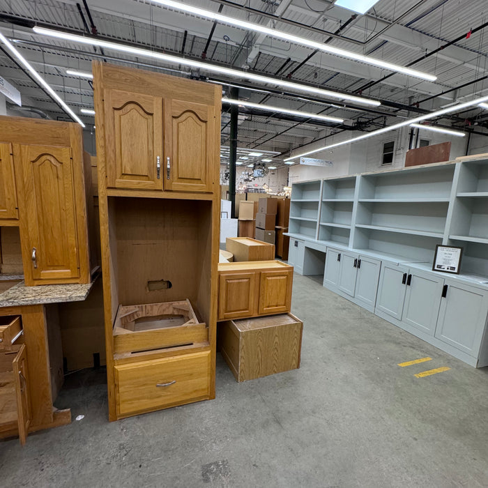 Oak Cathedral Arched Raised Panel Cabinet Set w/ Penninsula